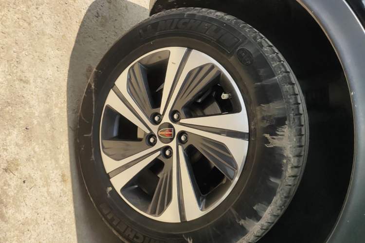 Used Hongqi HS5 2019 2.0T Smart Connect Flagship Edition Right Rear Wheel Hub