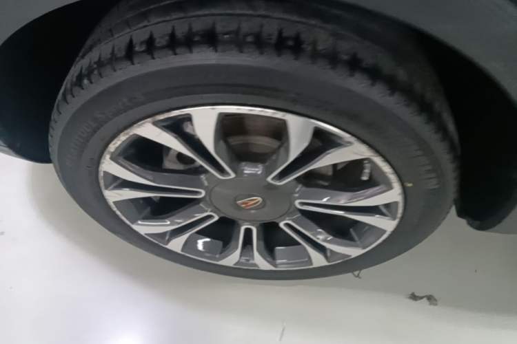 Used Hongqi HS5 2019 2.0T Smart Connect Flagship All-Wheel-Drive Version Right Rear Wheel Hub