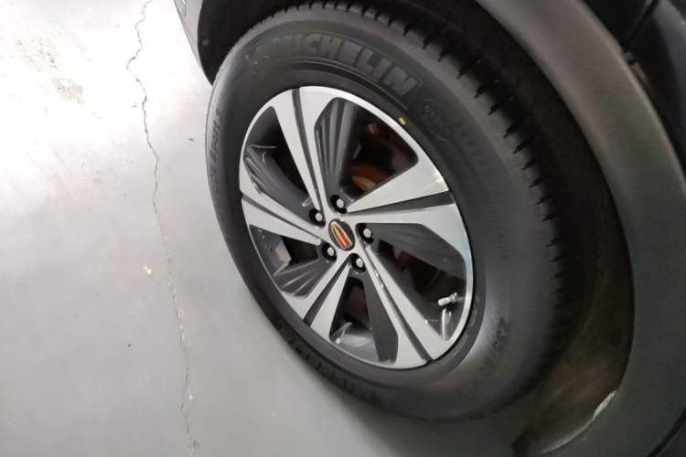 Used Hongqi HS5 2019 2.0T Smart Connect Flagship Edition Right Rear Wheel Hub