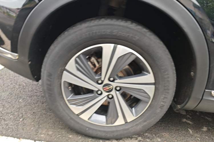 Used Hongqi HS5 2019 2.0T Smart Connect Flagship Edition Right Rear Wheel Hub