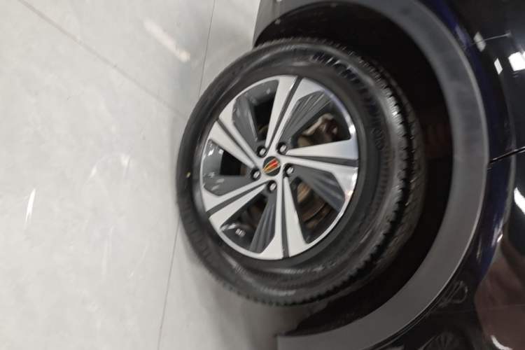 Used Hongqi HS5 2019 2.0T Smart Connect Flagship Edition Right Rear Wheel Hub