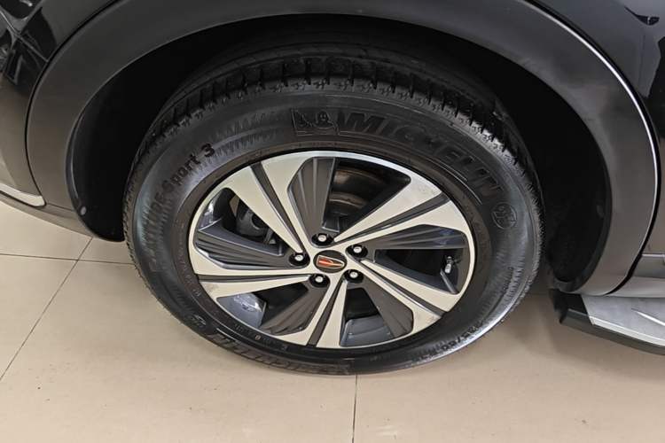 Used Hongqi HS5 2019 2.0T Smart Connect Flagship Edition Right Rear Wheel Hub