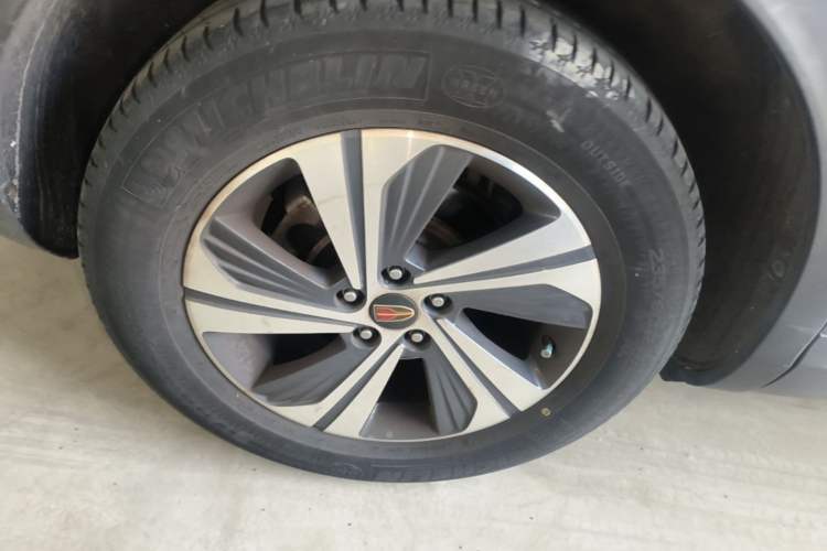 Used Hongqi HS5 2019 2.0T Smart Connect Flagship Edition Right Rear Wheel Hub