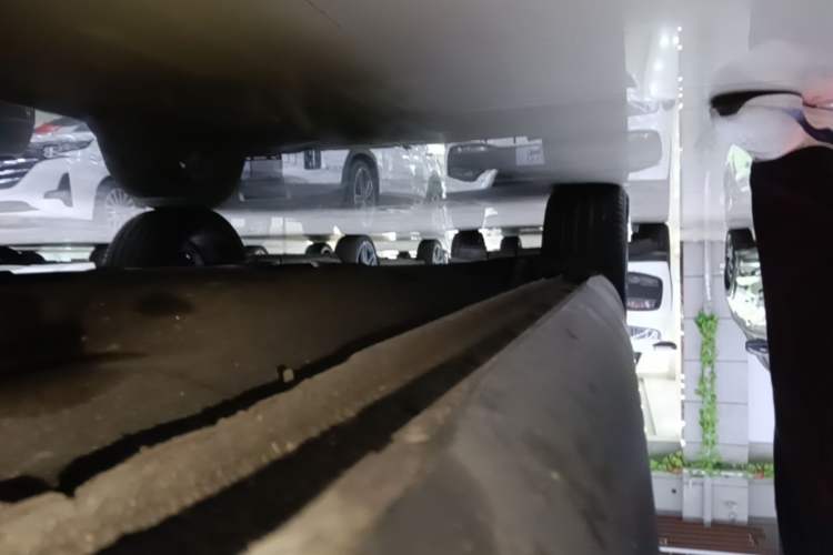 Used Hongqi HS5 2019 2.0T Smart Connect Flagship All-Wheel-Drive Version Right Side Sill