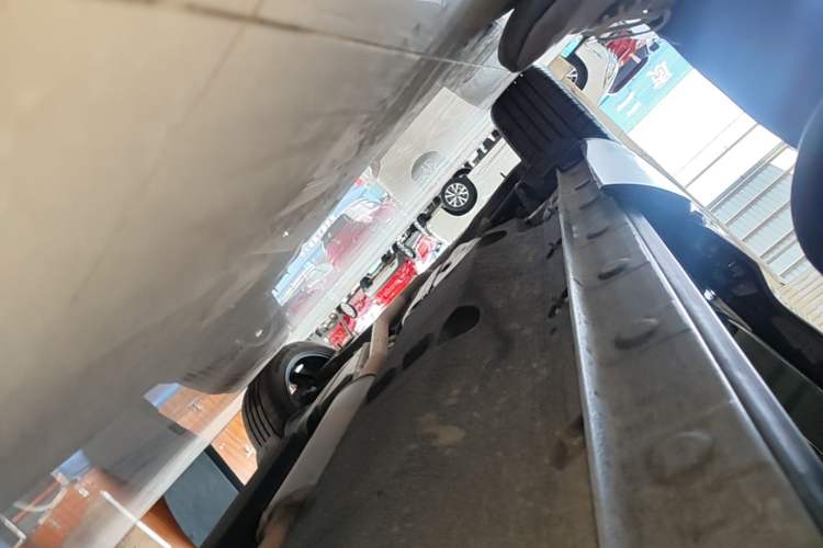 Used Hongqi HS5 2019 2.0T Smart Connect Flagship All-Wheel-Drive Version Right Side Sill