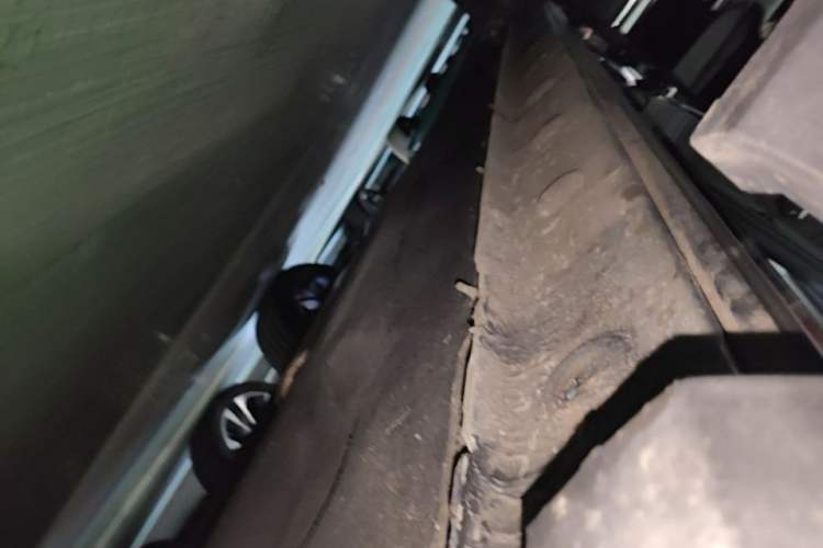 Used Hongqi HS5 2019 2.0T Smart Connect Flagship All-Wheel-Drive Version Right Side Sill