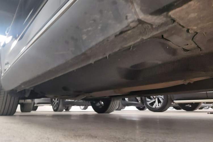 Used Hongqi HS5 2019 2.0T Smart Connect Flagship All-Wheel-Drive Version Right Side Sill
