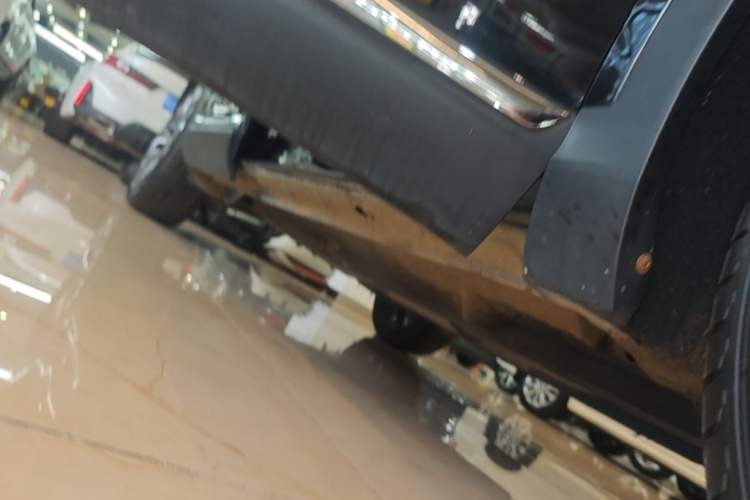 Used Hongqi HS5 2019 2.0T Smart Connect Flagship All-Wheel-Drive Version Right Side Sill