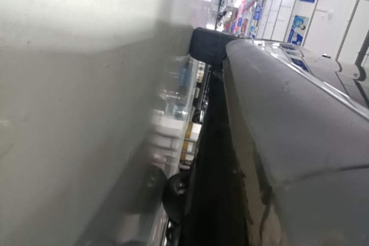 Used Hongqi HS5 2019 2.0T Smart Connect Flagship All-Wheel-Drive Version Right Side Sill