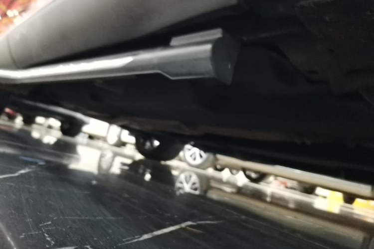 Used Hongqi HS5 2019 2.0T Smart Connect Flagship All-Wheel-Drive Version Right Side Sill