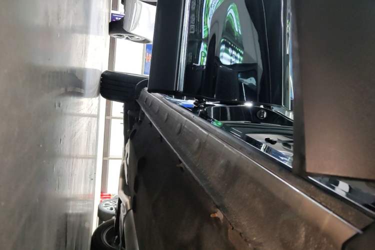 Used Hongqi HS5 2019 2.0T Smart Connect Flagship Edition Right Side Sill
