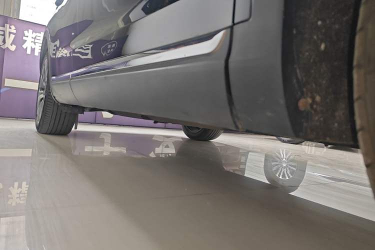 Used Hongqi HS5 2019 2.0T Smart Connect Flagship All-Wheel-Drive Version Right Side Sill