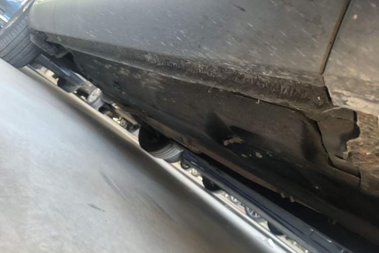 Used Hongqi HS5 2019 2.0T Smart Connect Flagship Edition Right Side Sill