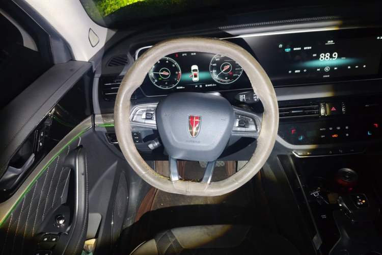 Used Hongqi HS5 2019 2.0T Smart Connect Flagship All-Wheel-Drive Version Steering Wheel
