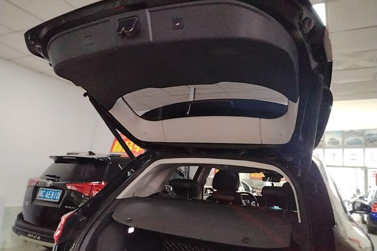 Used Hongqi HS5 2019 2.0T Smart Connect Flagship Edition Trunk