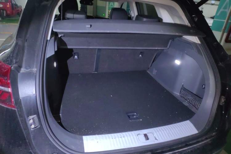 Used Hongqi HS5 2019 2.0T Smart Connect Flagship All-Wheel-Drive Version Trunk