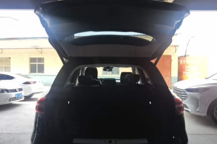 Used Hongqi HS5 2019 2.0T Smart Connect Flagship Edition Trunk