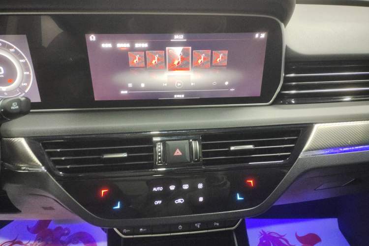 Used Hongqi HS5 2019 2.0T Smart Connect Flagship All-Wheel-Drive Version Audio And AC Panel