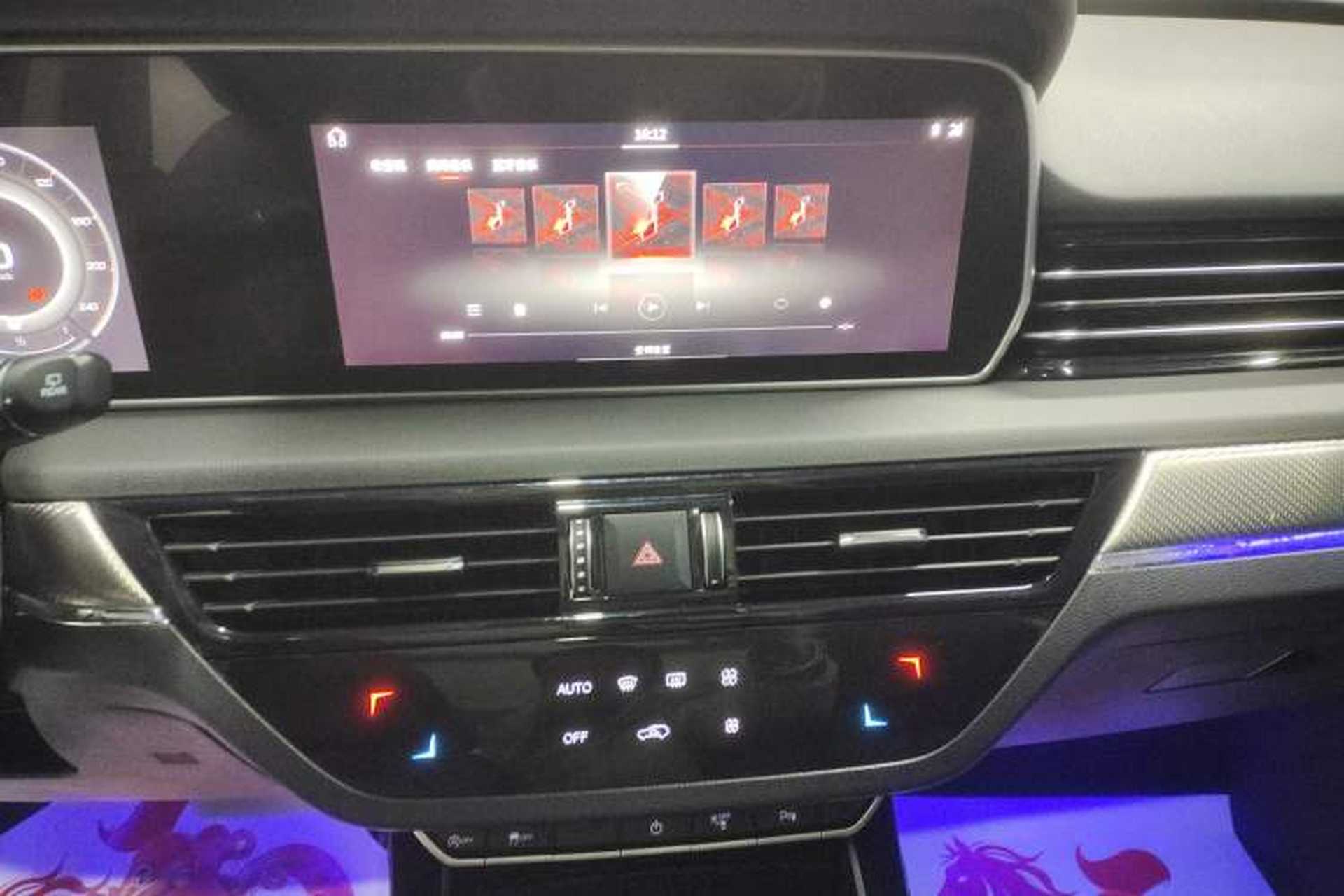 Used Hongqi HS5 2019 2.0T Smart Connect Flagship All-Wheel-Drive Version Audio And AC Panel
