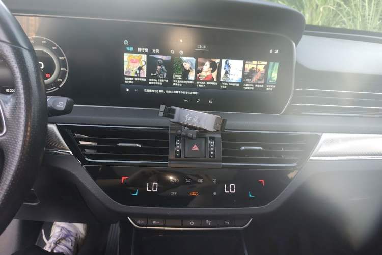 Used Hongqi HS5 2019 2.0T Smart Connect Flagship All-Wheel-Drive Version Audio And AC Panel