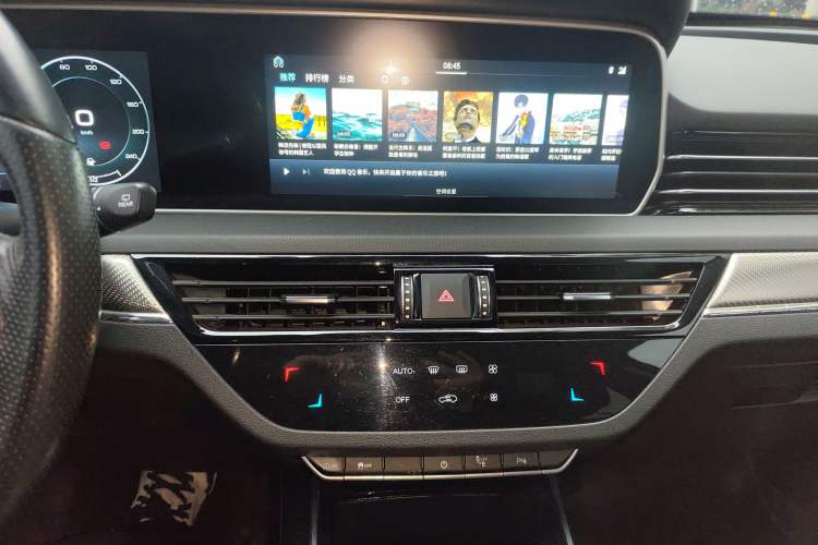 Used Hongqi HS5 2019 2.0T Smart Connect Flagship All-Wheel-Drive Version Audio And AC Panel