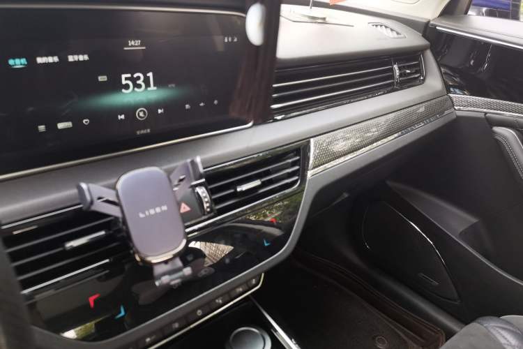 Used Hongqi HS5 2019 2.0T Smart Connect Flagship Edition Audio And AC Panel