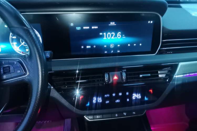 Used Hongqi HS5 2019 2.0T Smart Connect Flagship All-Wheel-Drive Version Audio And AC Panel