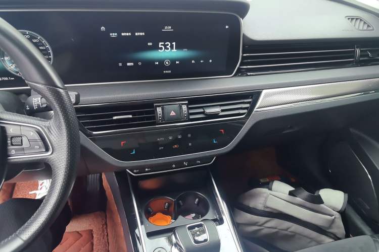 Used Hongqi HS5 2019 2.0T Smart Connect Flagship All-Wheel-Drive Version Audio And AC Panel