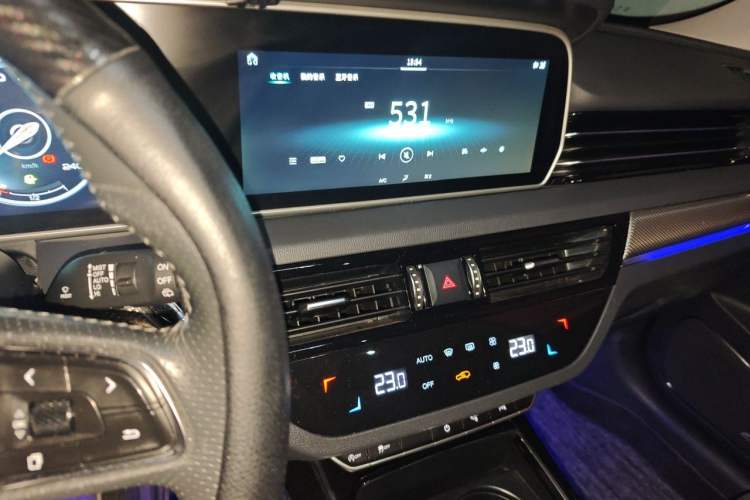 Used Hongqi HS5 2019 2.0T Smart Connect Flagship Edition Audio And AC Panel