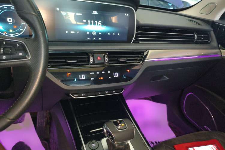 Used Hongqi HS5 2019 2.0T Smart Connect Flagship Edition Audio And AC Panel