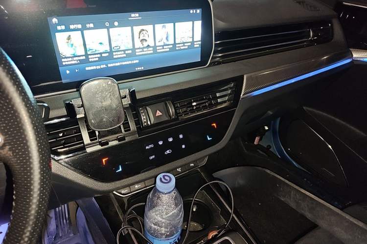Used Hongqi HS5 2019 2.0T Smart Connect Flagship Edition Audio And AC Panel
