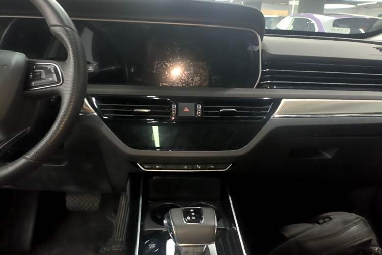 Used Hongqi HS5 2019 2.0T Smart Connect Flagship All-Wheel-Drive Version Audio And AC Panel