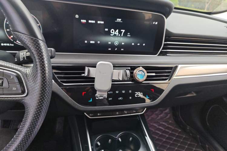 Used Hongqi HS5 2019 2.0T Smart Connect Flagship All-Wheel-Drive Version Audio And AC Panel
