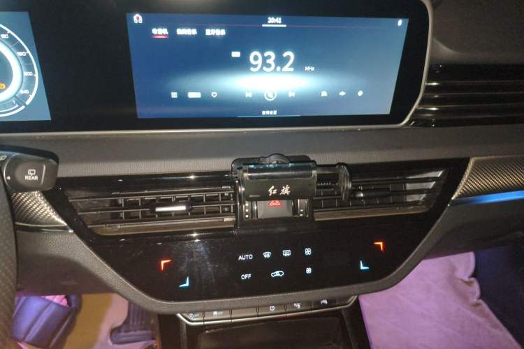 Used Hongqi HS5 2019 2.0T Smart Connect Flagship Edition Audio And AC Panel