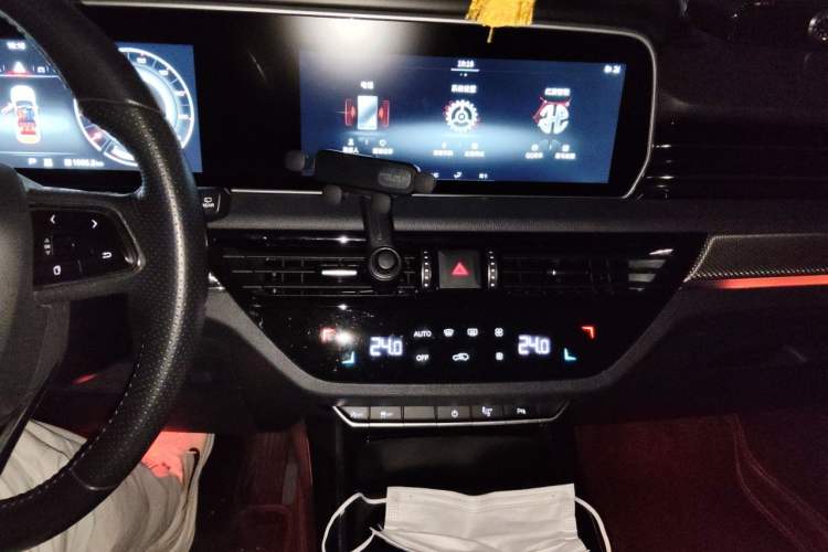 Used Hongqi HS5 2019 2.0T Smart Connect Flagship All-Wheel-Drive Version Audio And AC Panel
