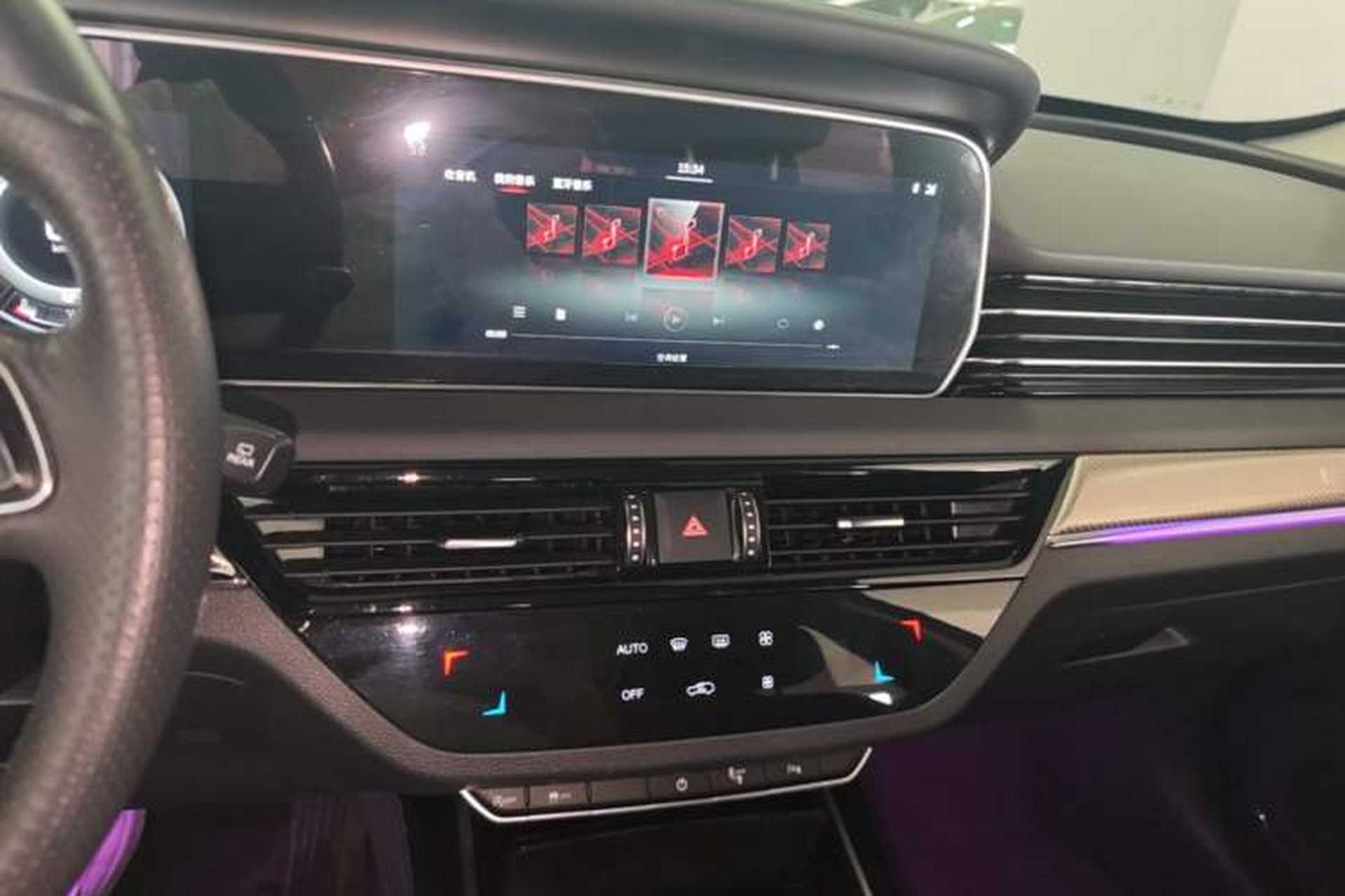 Used Hongqi HS5 2019 2.0T Smart Connect Flagship Edition Audio And AC Panel