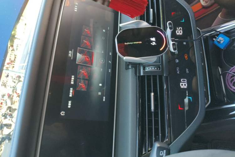 Used Hongqi HS5 2019 2.0T Smart Connect Flagship All-Wheel-Drive Version Audio And AC Panel