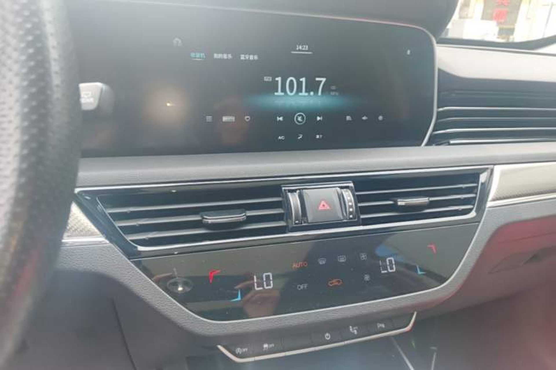 Used Hongqi HS5 2019 2.0T Smart Connect Flagship Edition Audio And AC Panel