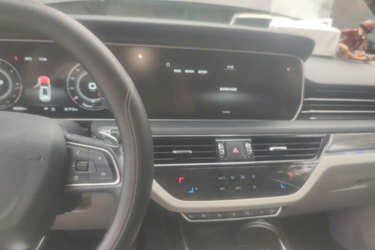 Used Hongqi HS5 2019 2.0T Smart Connect Flagship All-Wheel-Drive Version Audio And AC Panel