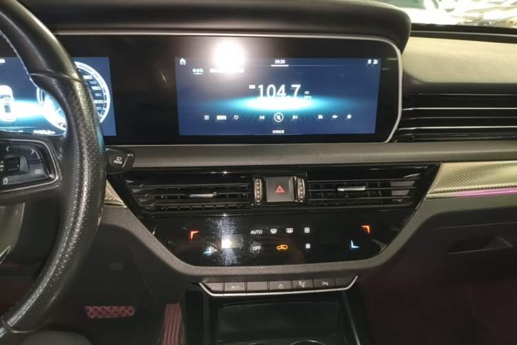 Used Hongqi HS5 2019 2.0T Smart Connect Flagship Edition Audio And AC Panel