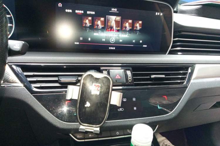 Used Hongqi HS5 2019 2.0T Smart Connect Flagship All-Wheel-Drive Version Audio And AC Panel