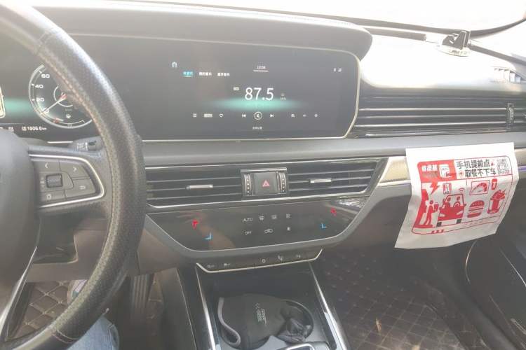 Used Hongqi HS5 2019 2.0T Smart Connect Flagship All-Wheel-Drive Version Audio And AC Panel