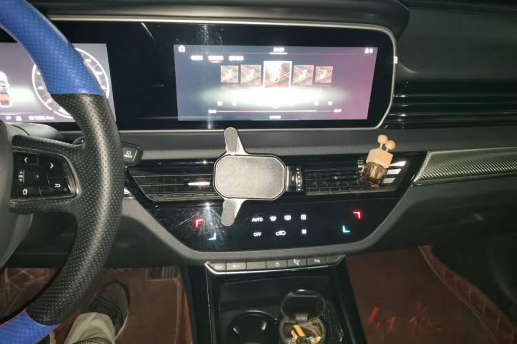 Used Hongqi HS5 2019 2.0T Smart Connect Flagship Edition Audio And AC Panel