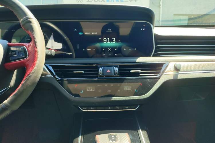 Used Hongqi HS5 2019 2.0T Smart Connect Flagship All-Wheel-Drive Version Audio And AC Panel