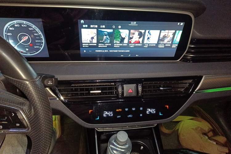 Used Hongqi HS5 2019 2.0T Smart Connect Flagship Edition Audio And AC Panel