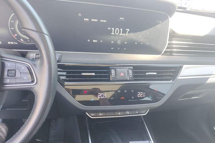 Used Hongqi HS5 2019 2.0T Smart Connect Flagship Edition Audio And AC Panel