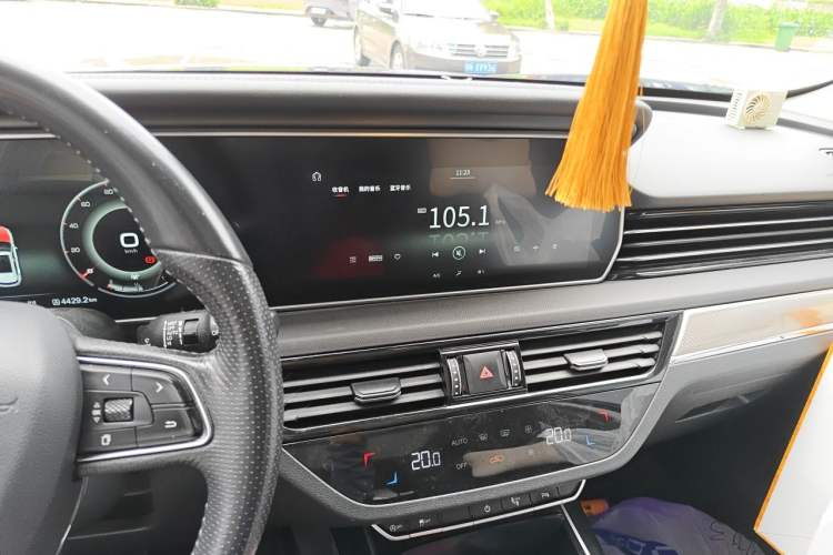 Used Hongqi HS5 2019 2.0T Smart Connect Flagship Edition Audio And AC Panel