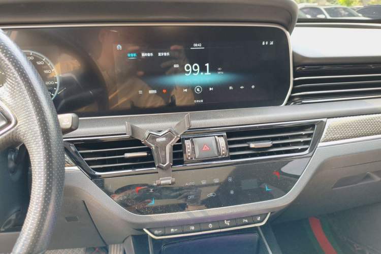 Used Hongqi HS5 2019 2.0T Smart Connect Flagship All-Wheel-Drive Version Audio And AC Panel