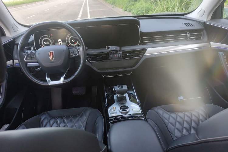 Used Hongqi HS5 2019 2.0T Smart Connect Flagship All-Wheel-Drive Version Center Console