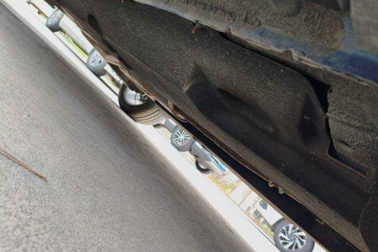 Used Hongqi HS5 2019 2.0T Smart Connect Flagship All-Wheel-Drive Version Chassis Front Right